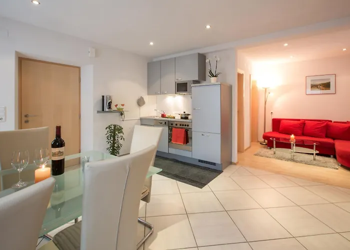 Hofer * ناودرس