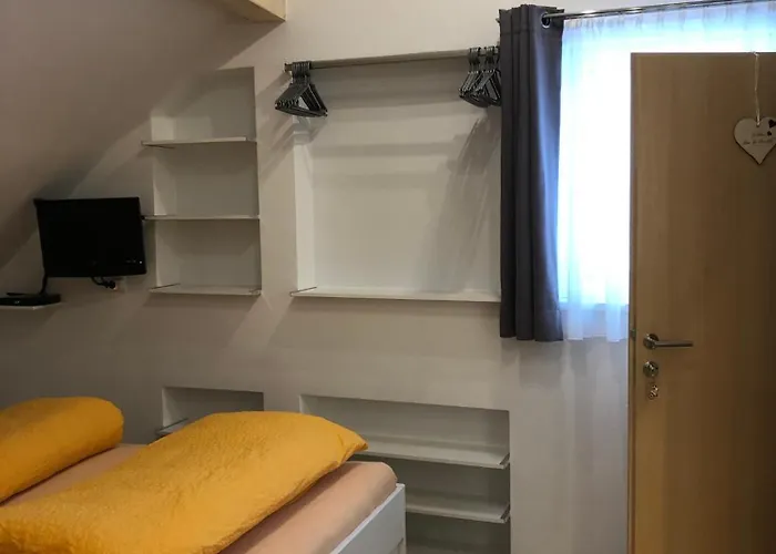 Hofer * ナウダース