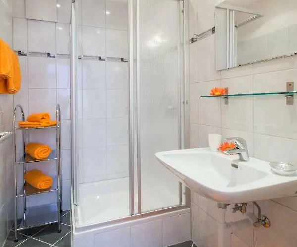 Hofer Наудерс