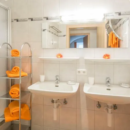 Hofer Apartment *